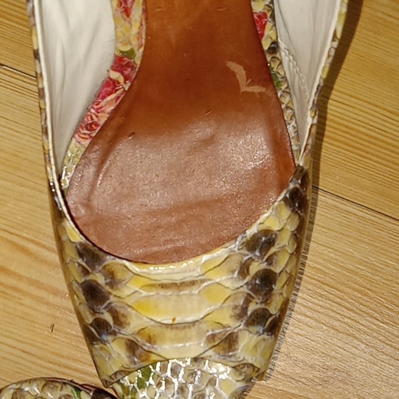 Aldo 39  Snakeskin and Floral open toe pumps ♥ 3/$40​ - Picture 4 of 10